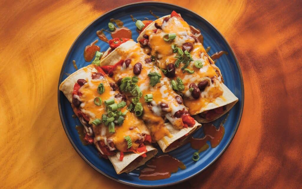 Zapiekane Warzywne Enchilady z Serem i Wędzonym Majonezem