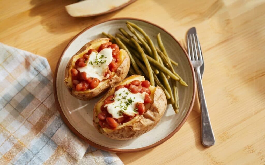 Pieczone Ziemniaki z Serową Fasolką i Zieloną Fasolką